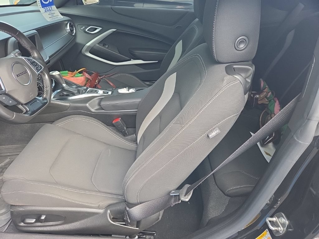 Used 2022 Chevrolet Camaro LT RWD image 4