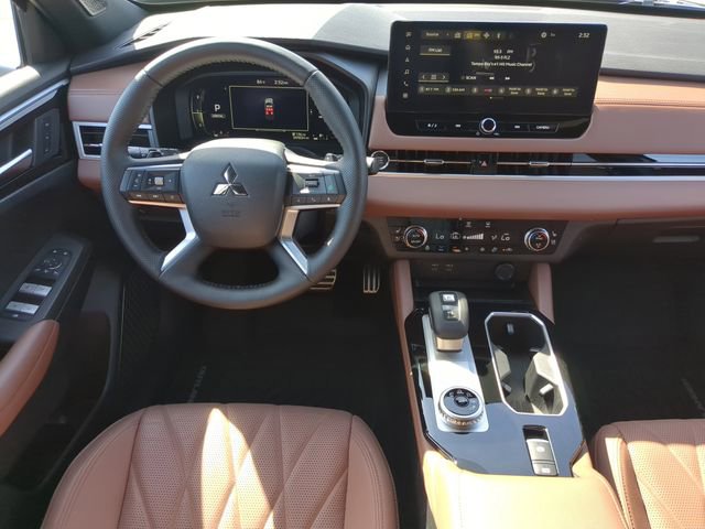 New 2025 Mitsubishi Outlander SEL image 17