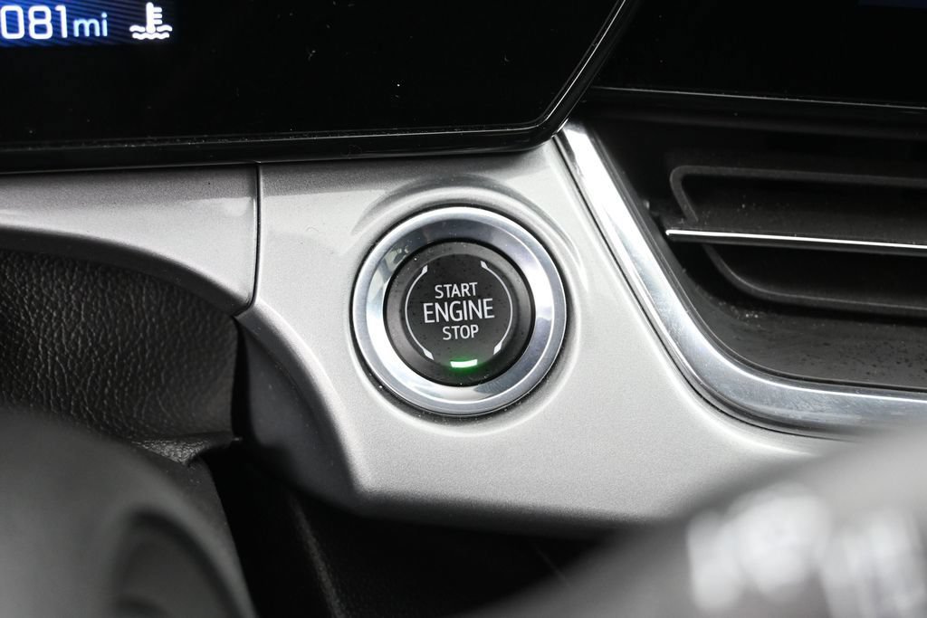 Used 2025 Chevrolet Trax LT FWD image 19