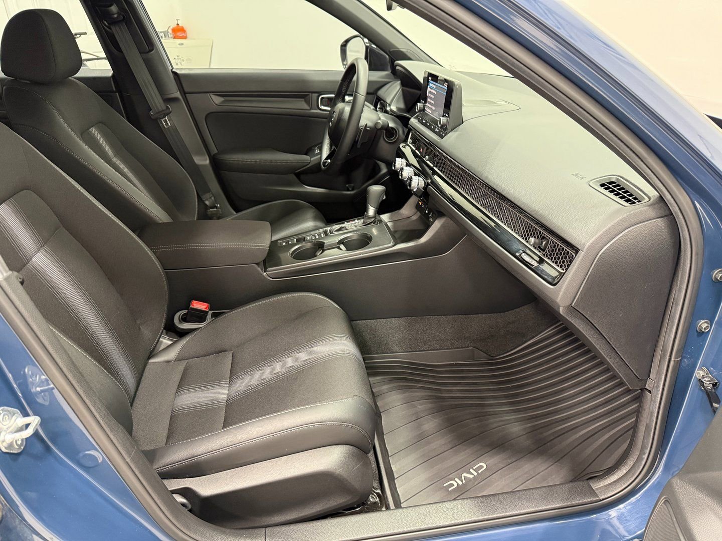 Used 2025 Honda Civic Sport image 26