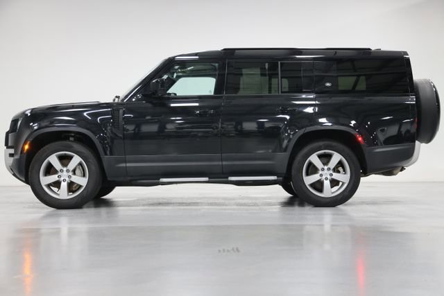 Used 2023 Land Rover Defender 130 SE image 9