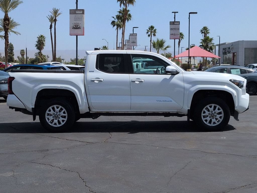 Used 2025 Toyota Tacoma SR5 AWD/4WD image 5