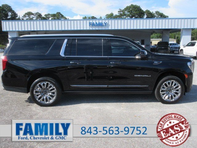 Used 2023 GMC Yukon XL Denali Ultimate AWD/4WD image 1