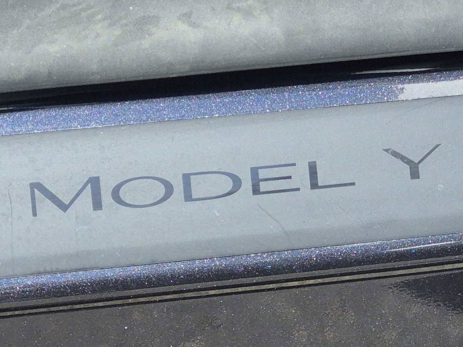Used 2024 Tesla Model Y Long Range AWD/4WD image 11