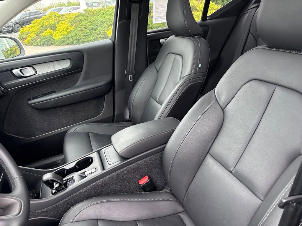 Used 2025 Volvo XC40 B5 Core AWD/4WD image 17
