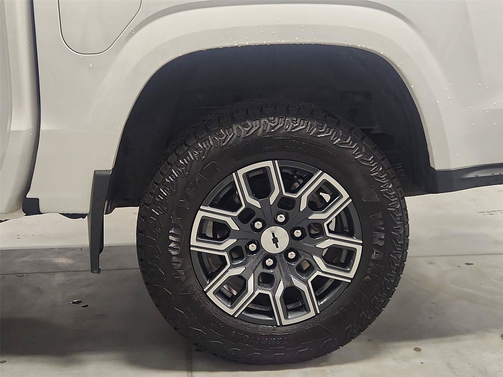 Used 2025 Chevrolet Colorado Z71 AWD/4WD image 31