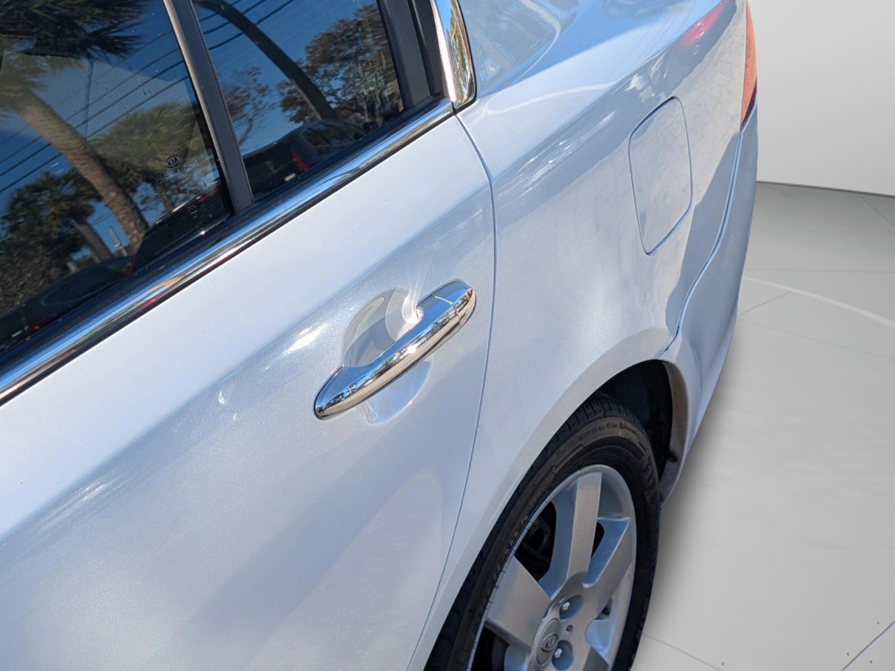 Used 2010 Kia Optima EX w/ Premium Pkg image 17