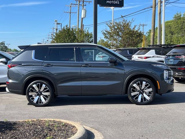 New 2026 Mitsubishi Outlander SEL FWD image 2