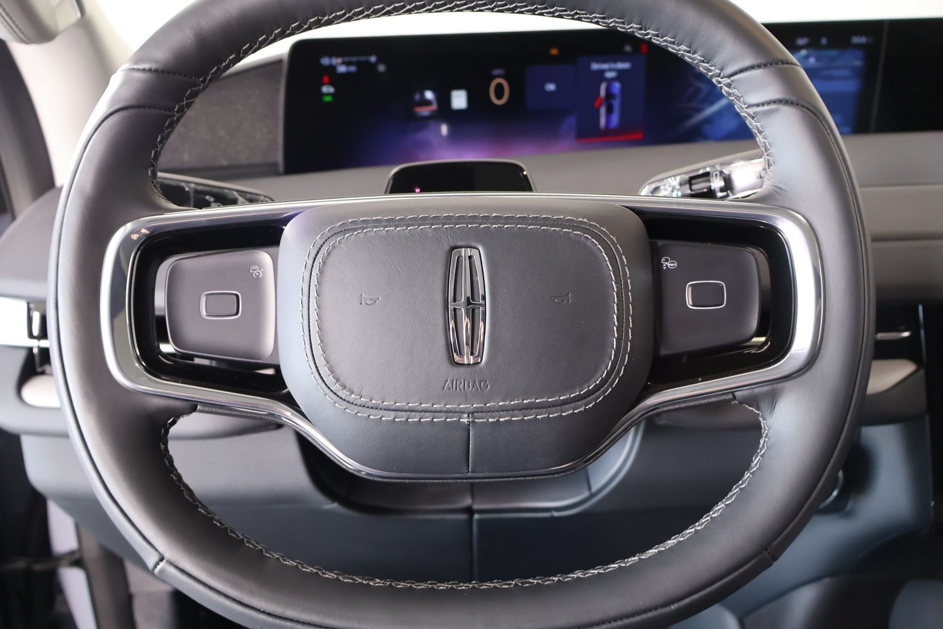 New 2025 Lincoln Navigator Reserve AWD/4WD image 3