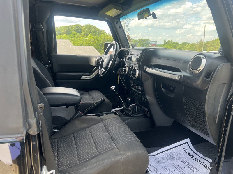 Used 2012 Jeep Wrangler Sahara w/ Connectivity Group AWD/4WD image 7