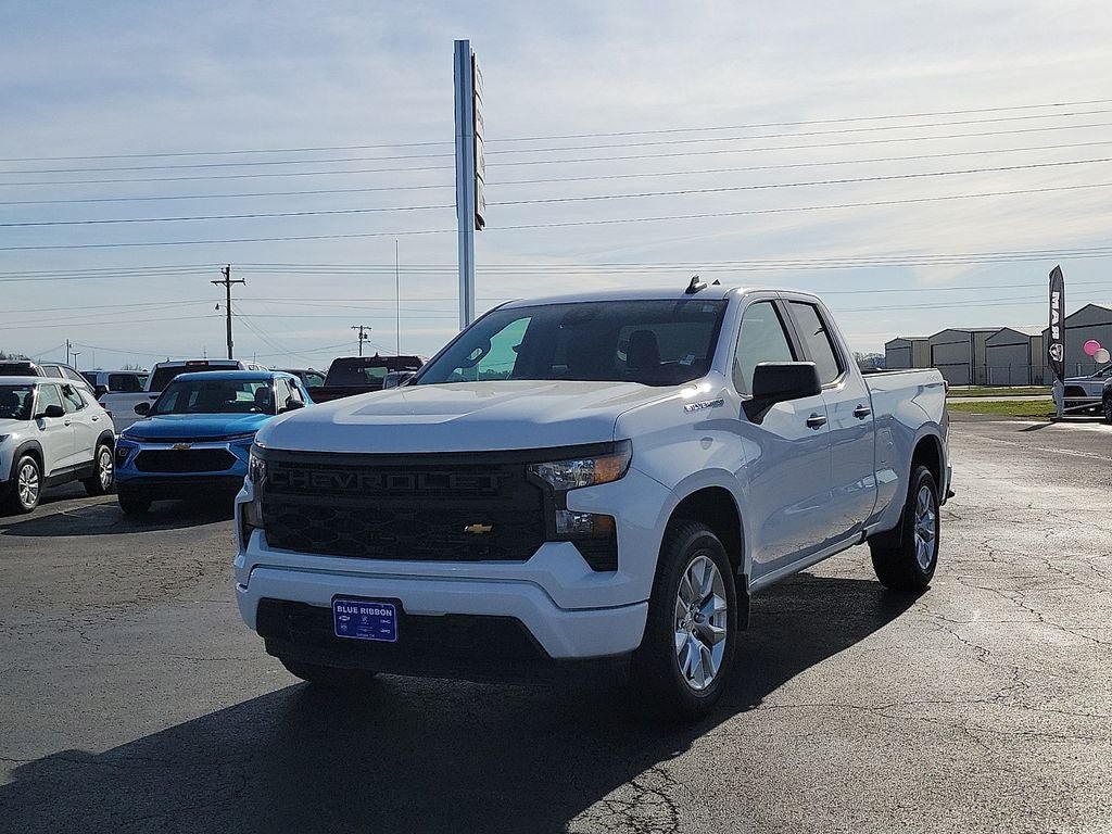 Used 2023 Chevrolet Silverado 1500 Custom AWD/4WD image 2