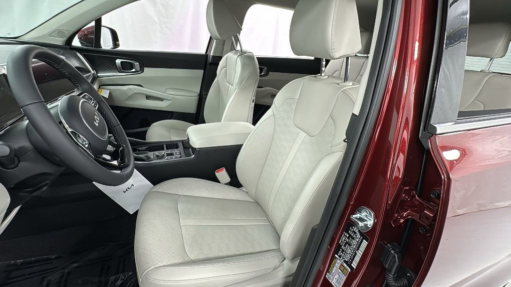 Used 2025 Kia Sorento S image 10
