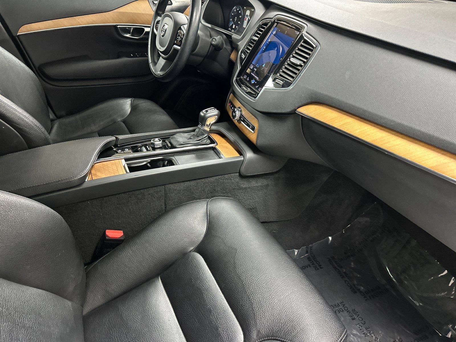 Used 2021 Volvo XC90 T5 Momentum w/ Advanced Package AWD/4WD image 16