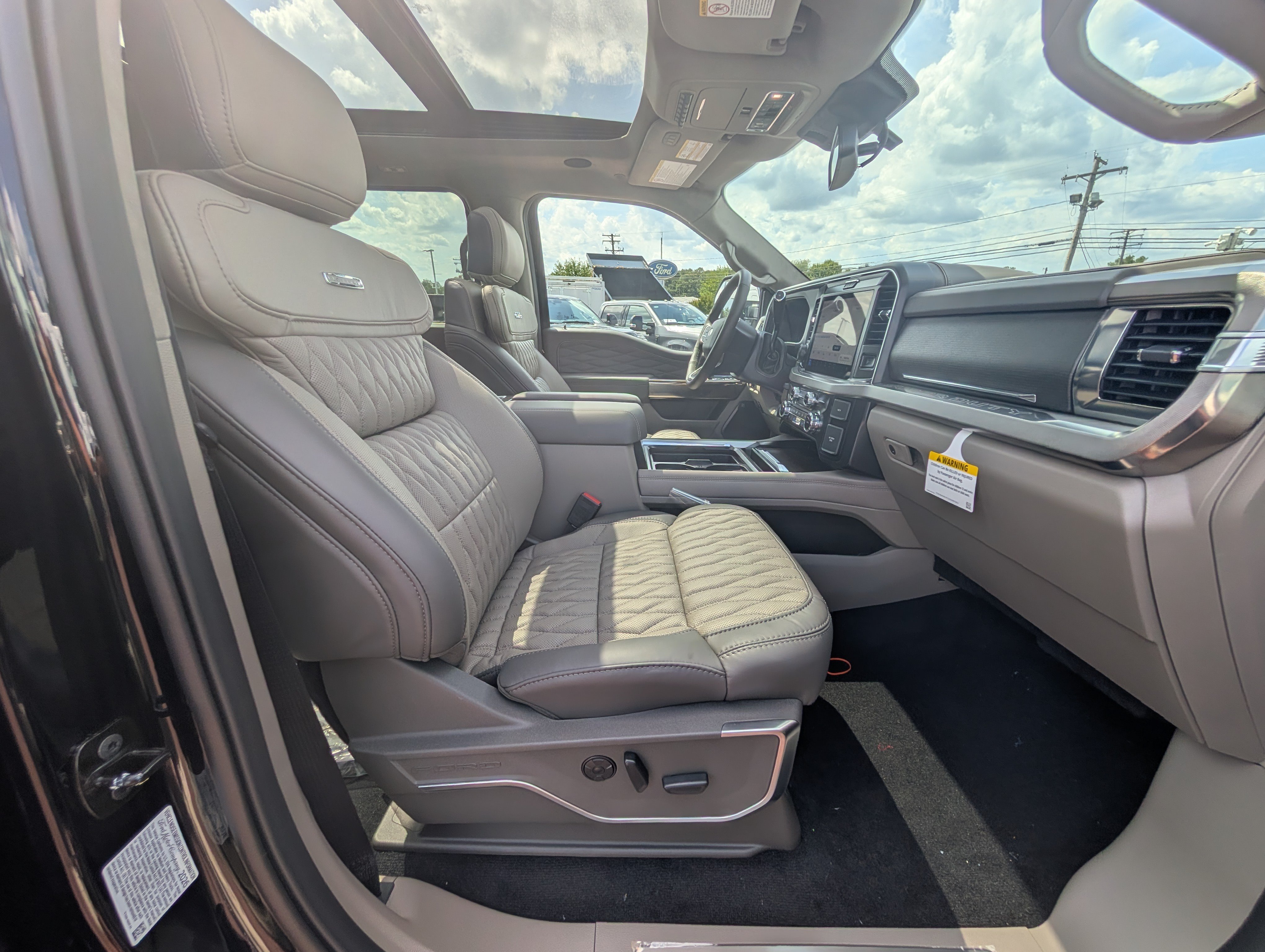 New 2026 Ford F250 Platinum w/ Platinum Plus Package AWD/4WD image 6