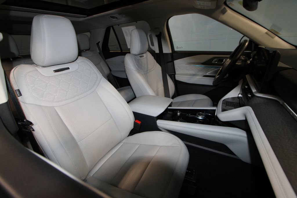 Used 2025 Ford Explorer Platinum w/ LUX Leather Package image 24
