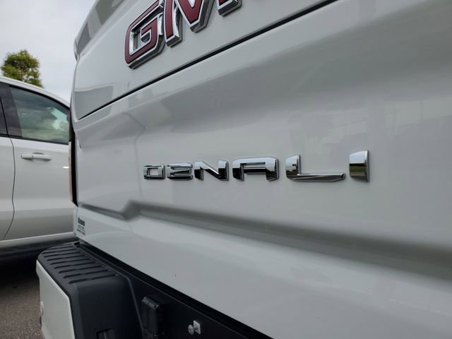 Used 2025 GMC Sierra 2500 Denali w/ Denali Reserve Package AWD/4WD image 8