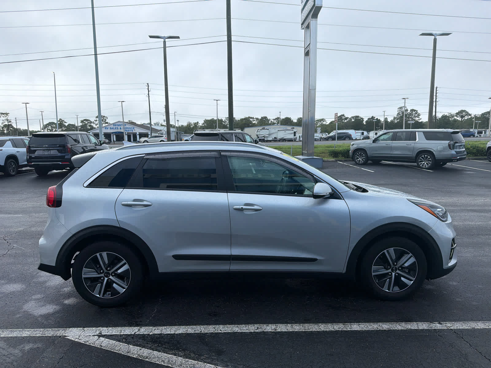 Used 2021 Kia Niro EX Premium FWD image 6
