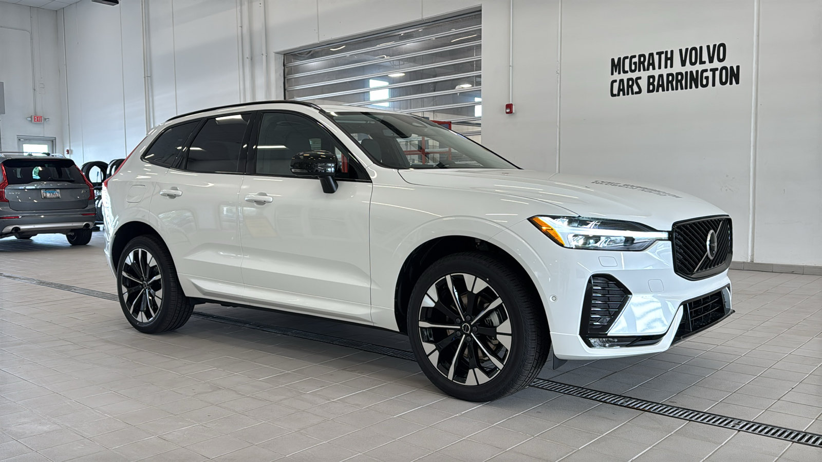 New 2027 Volvo XC60 B5 Plus AWD/4WD image 3