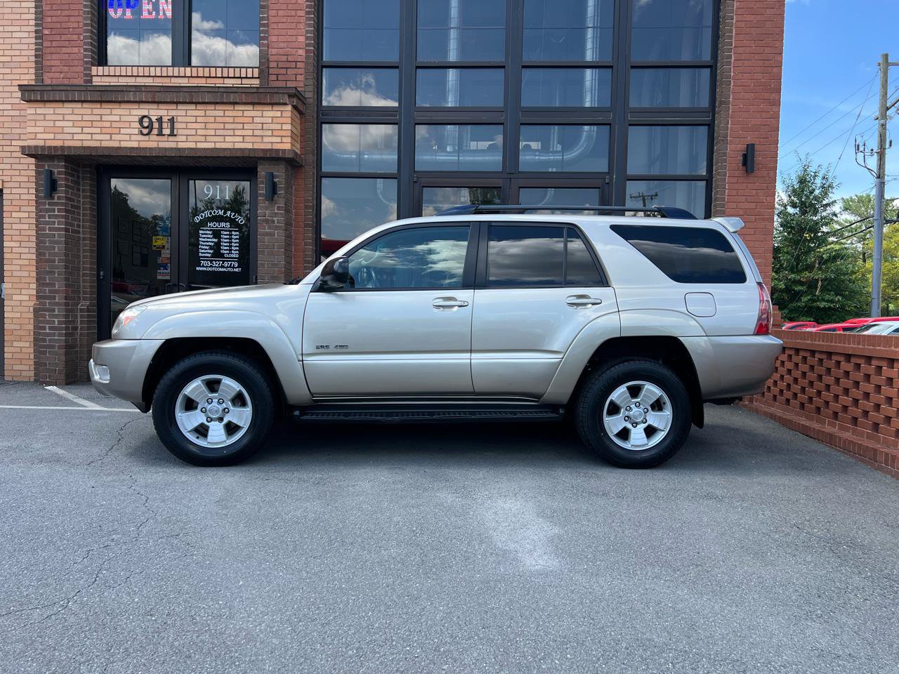 Used 2003 Toyota 4Runner SR5 AWD/4WD image 4