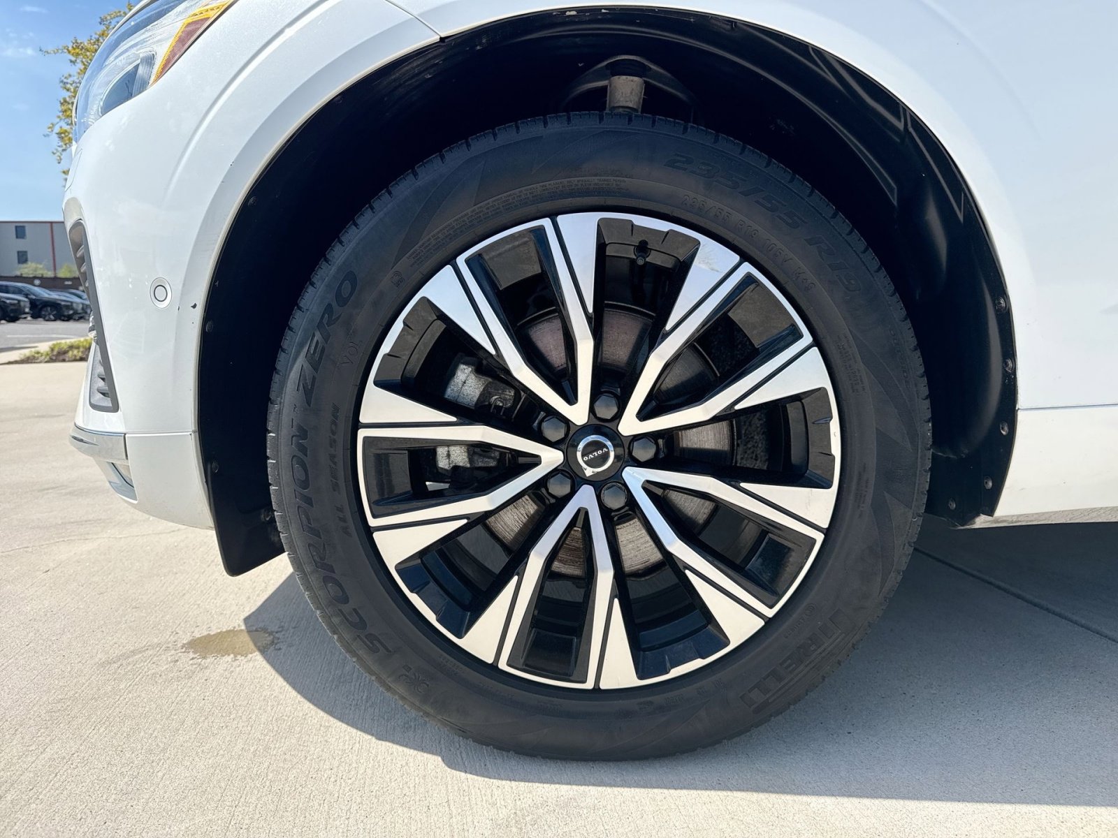 Certified 2023 Volvo XC60 B5 Plus AWD/4WD image 12