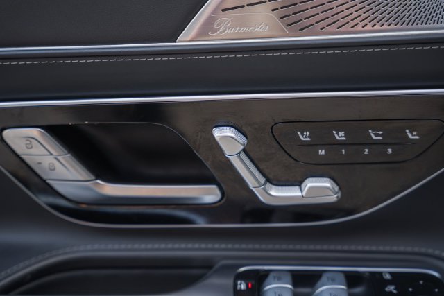 Used 2022 Mercedes-Benz SL 55 AMG 4MATIC w/ Driver Assistance Package image 42
