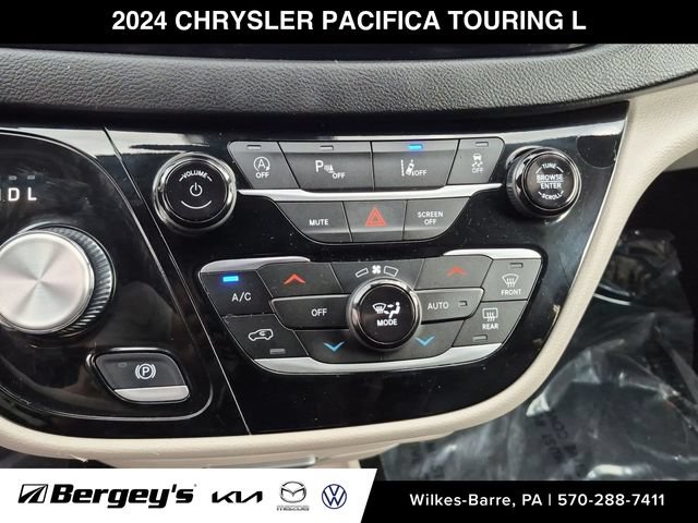 Used 2024 Chrysler Pacifica Touring-L FWD image 21