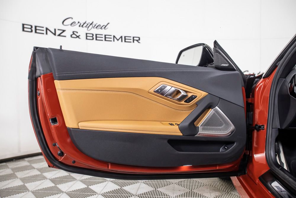 Used 2025 BMW Z4 M40i w/ Premium Package image 17