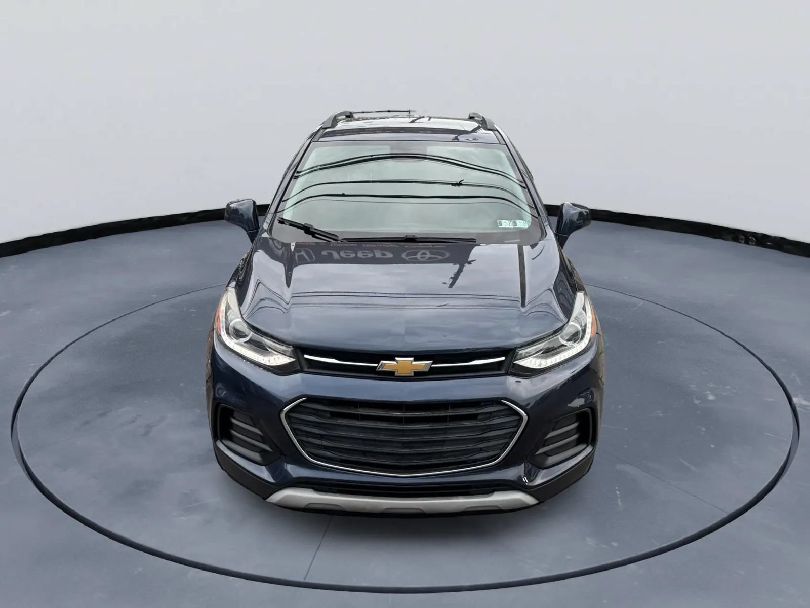Used 2018 Chevrolet Trax LT w/ LPO, Cargo Package FWD image 1