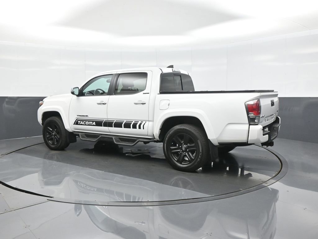 Used 2017 Toyota Tacoma Limited AWD/4WD image 5