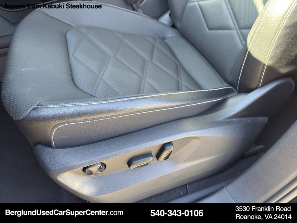 Used 2025 Volkswagen Atlas SE image 15