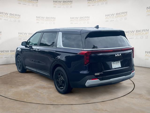 Used 2025 Kia Carnival FWD image 3