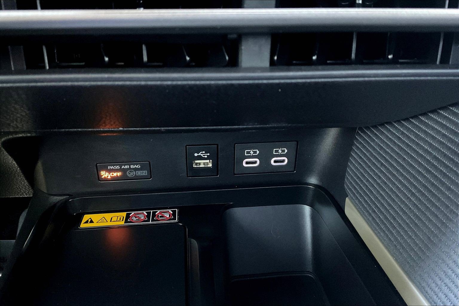 Used 2025 Toyota Camry SE w/ Convenience Package FWD image 16