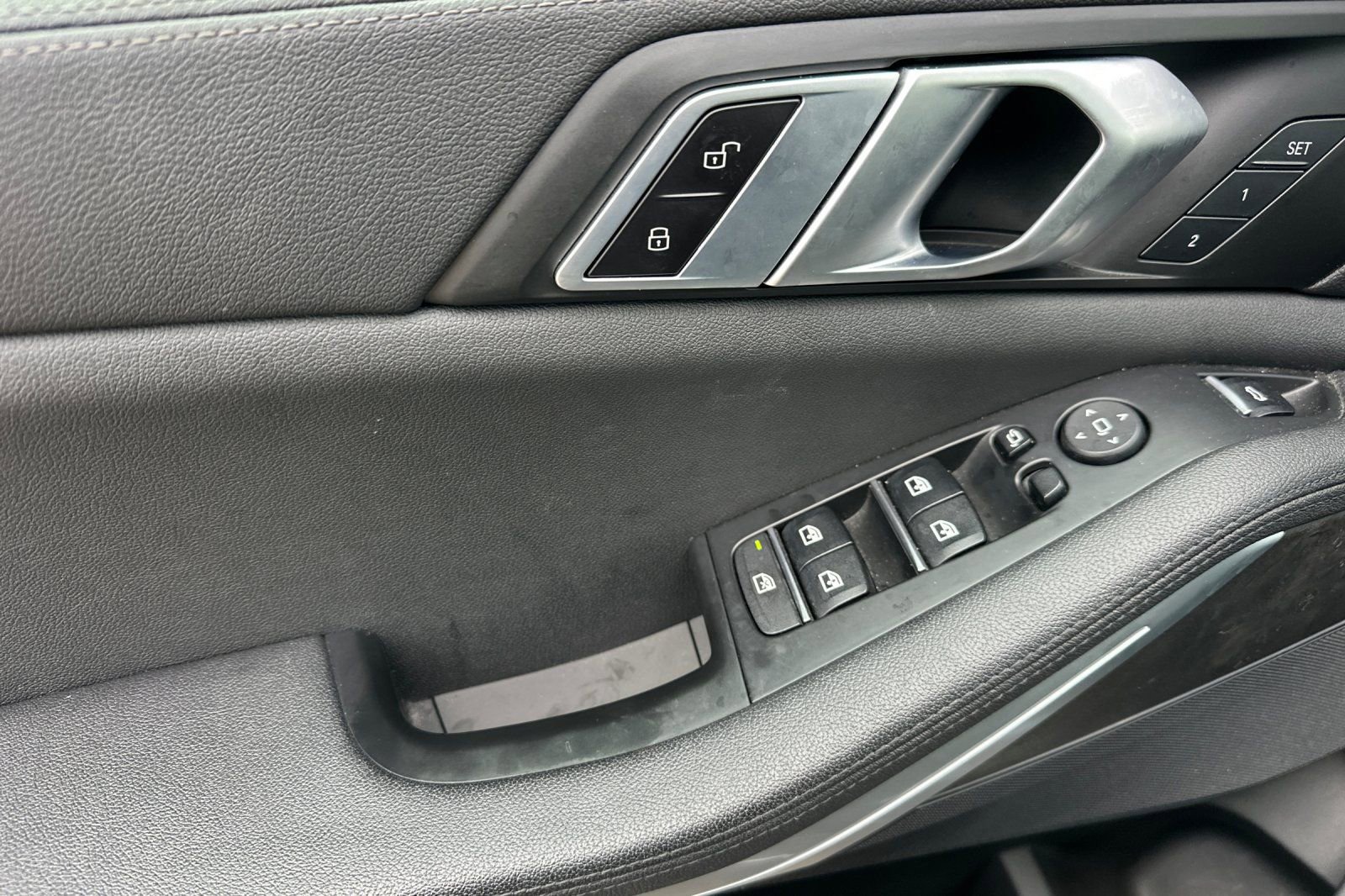 Used 2022 BMW X5 xDrive40i w/ Parking Assistance Package image 11