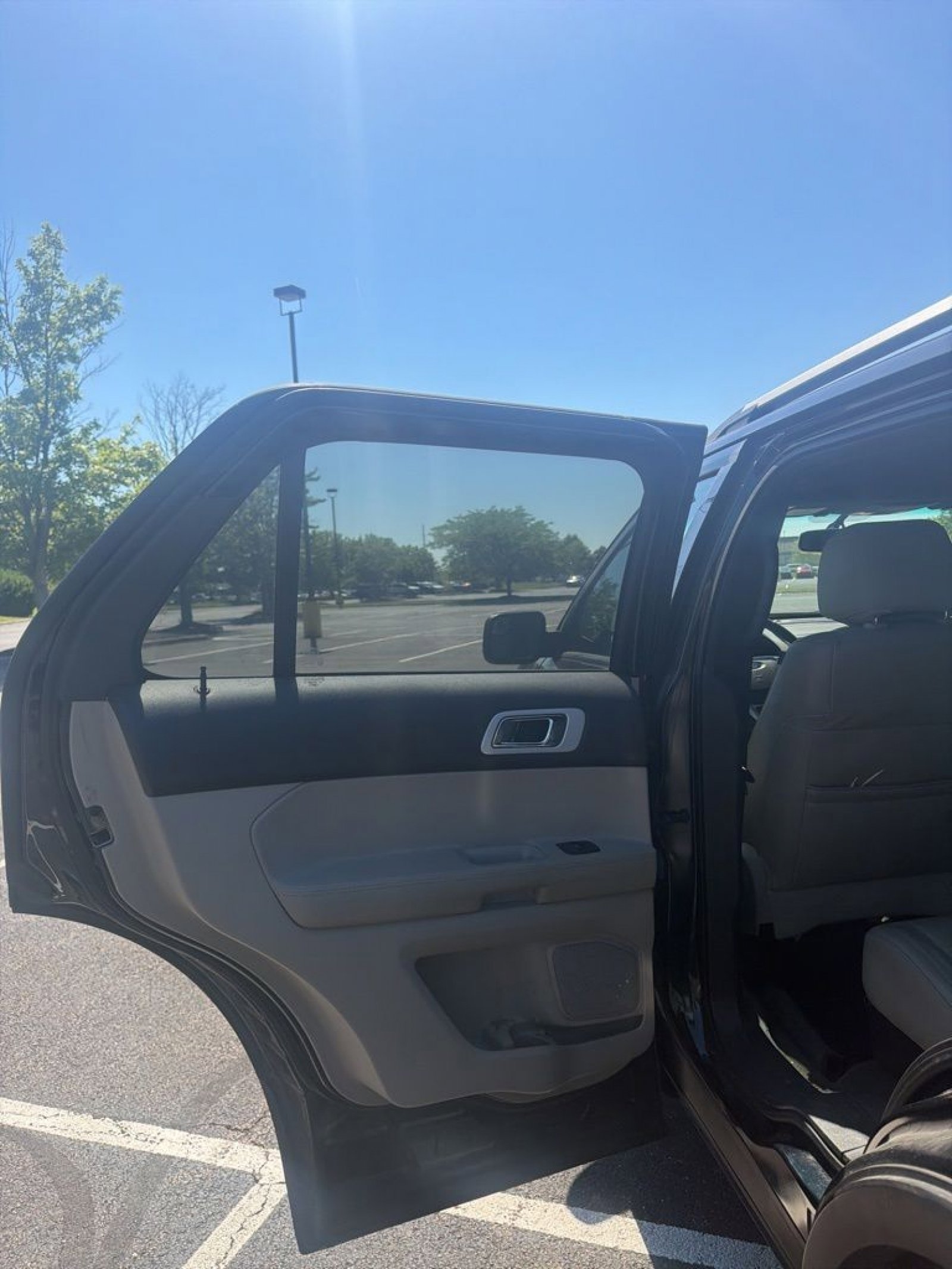 Used 2014 Ford Explorer XLT w/ Equipment Group 202A FWD image 21