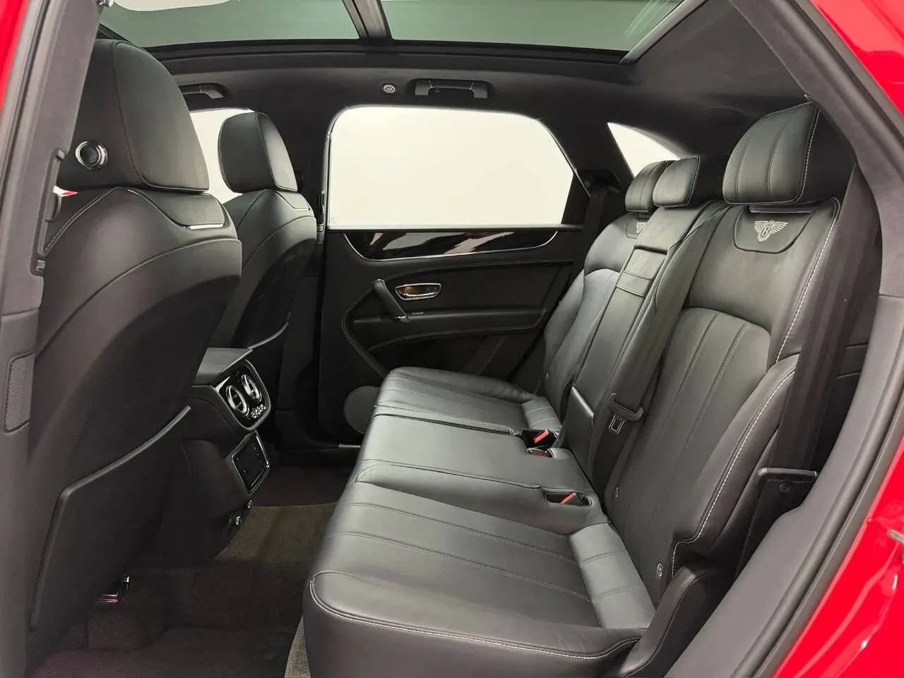Used 2019 Bentley Bentayga AWD/4WD image 16