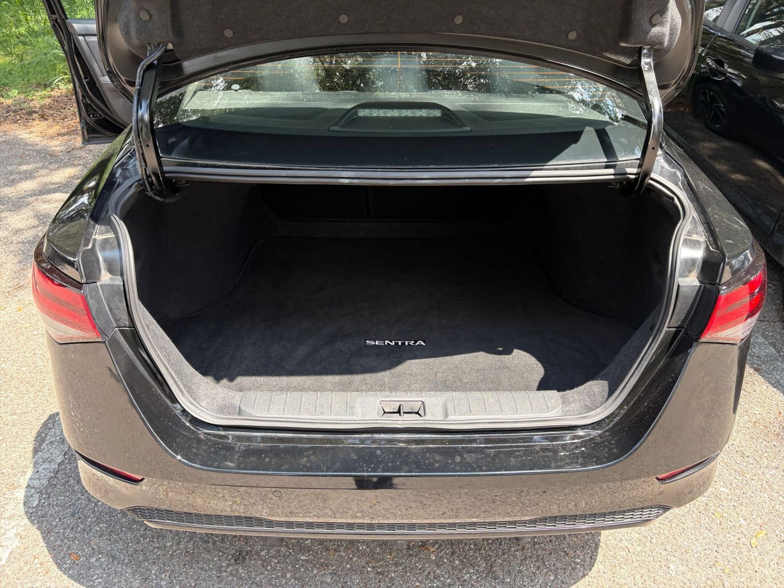 Used 2025 Nissan Sentra SV FWD image 30