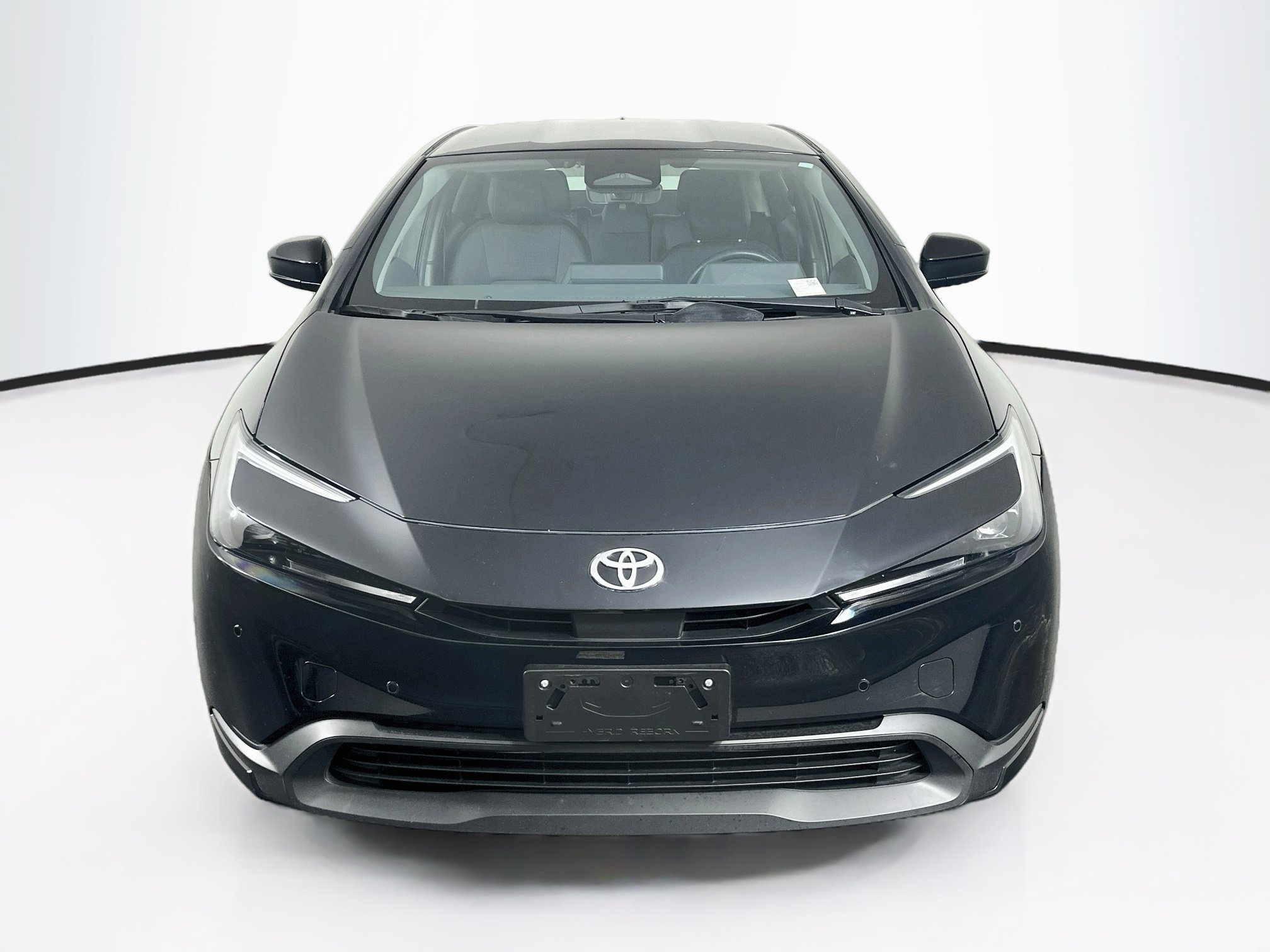 Used 2025 Toyota Prius LE FWD image 2