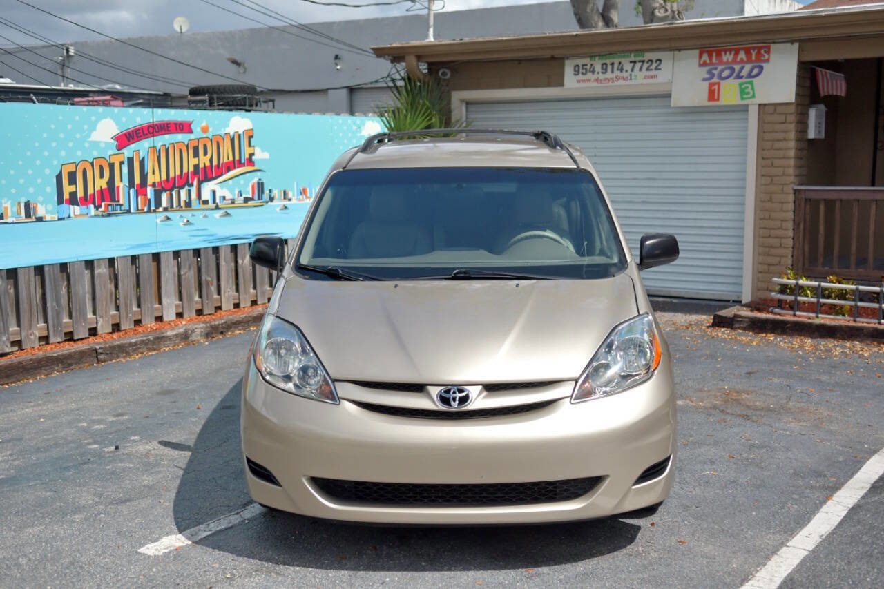 Used 2009 Toyota Sienna LE image 2
