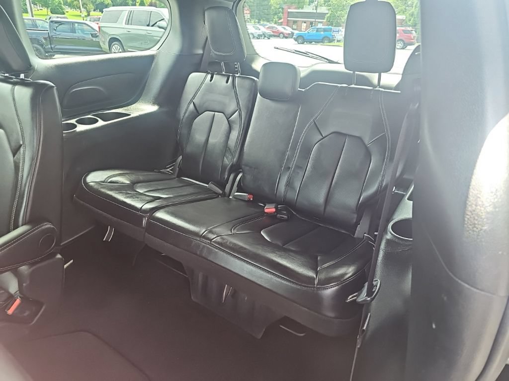 Used 2025 Chrysler Pacifica Select FWD image 12