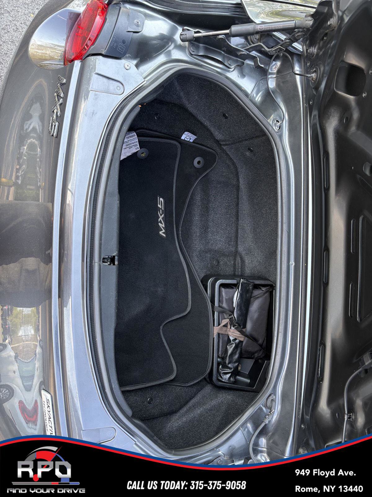Used 2019 MAZDA MX-5 Miata RF Grand Touring RWD image 18