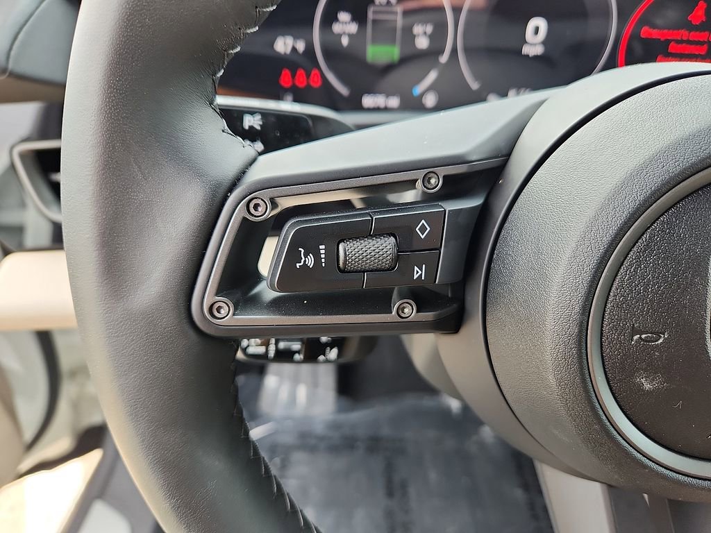 Used 2025 Porsche Taycan image 22