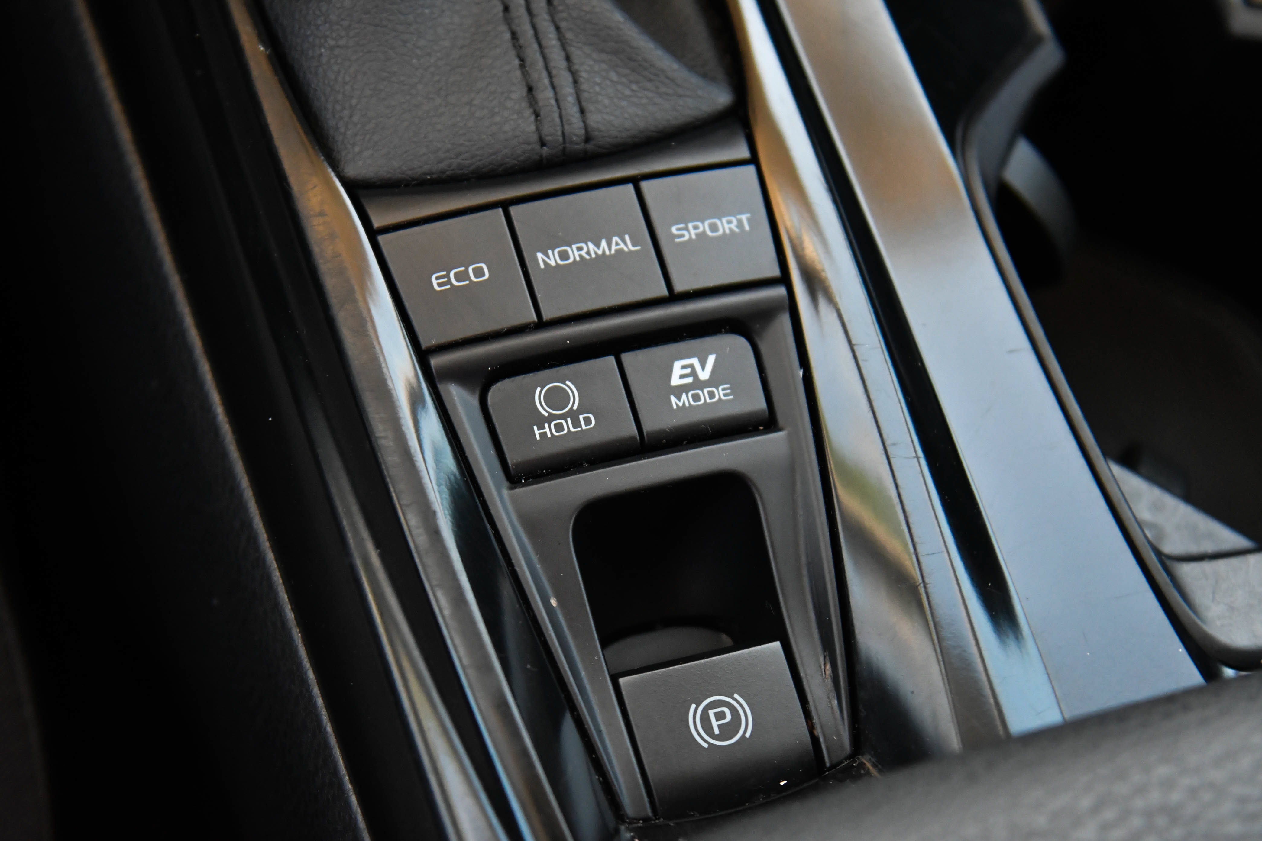 Used 2025 Toyota Camry LE FWD image 30