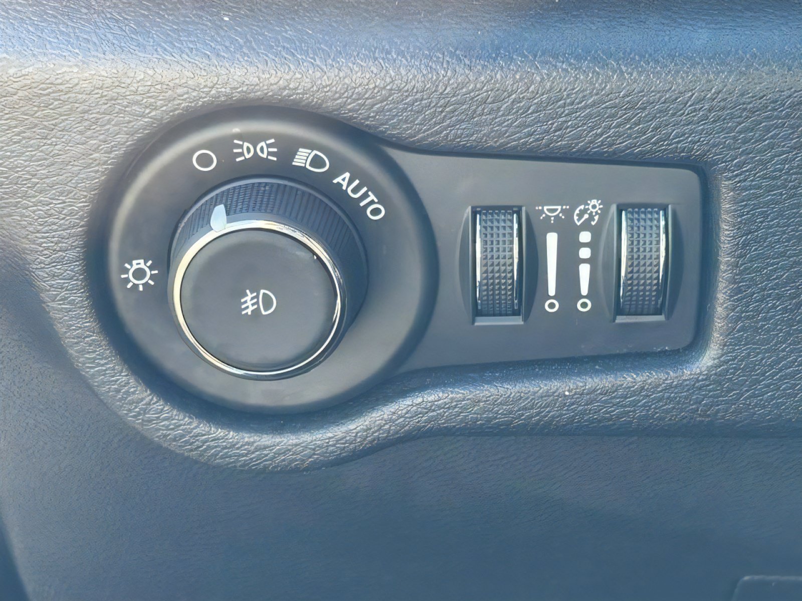 Used 2025 Chrysler Pacifica Select FWD image 26