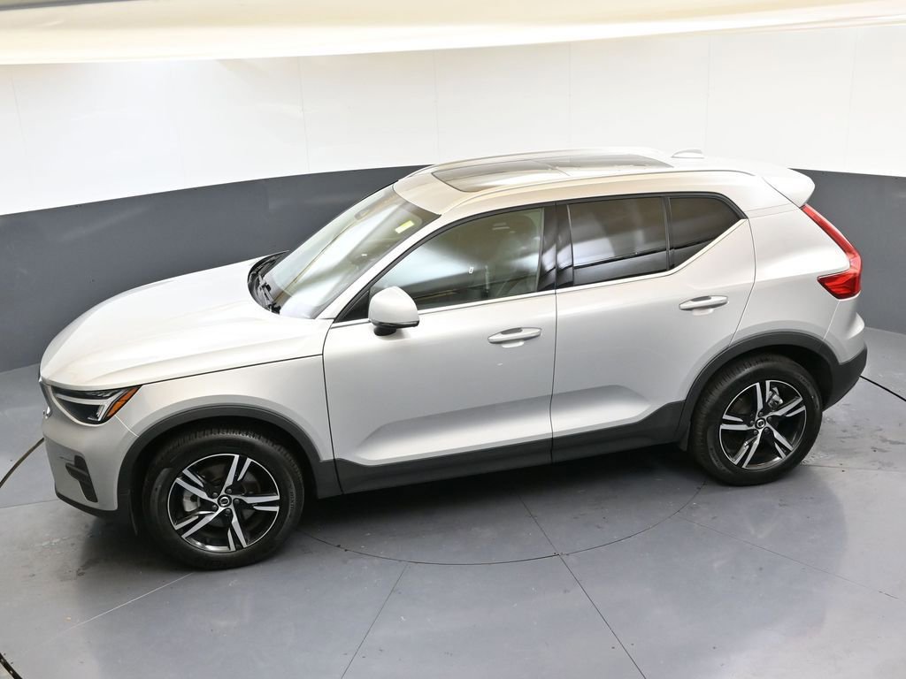 Certified 2025 Volvo XC40 B5 Core image 37