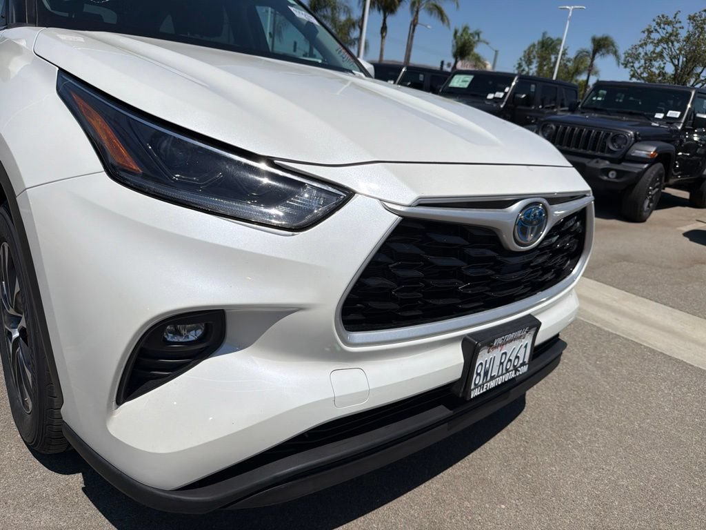 Used 2021 Toyota Highlander XLE AWD/4WD image 10