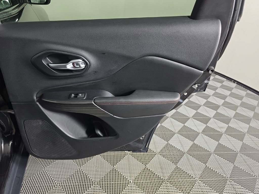 Used 2016 Jeep Cherokee Trailhawk w/ Leather Interior Group image 37