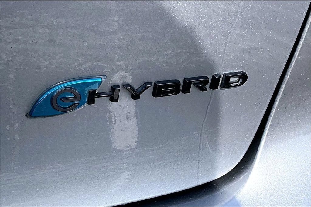 Used 2020 Chrysler Pacifica Limited w/ Advanced Safetytec Group FWD image 8