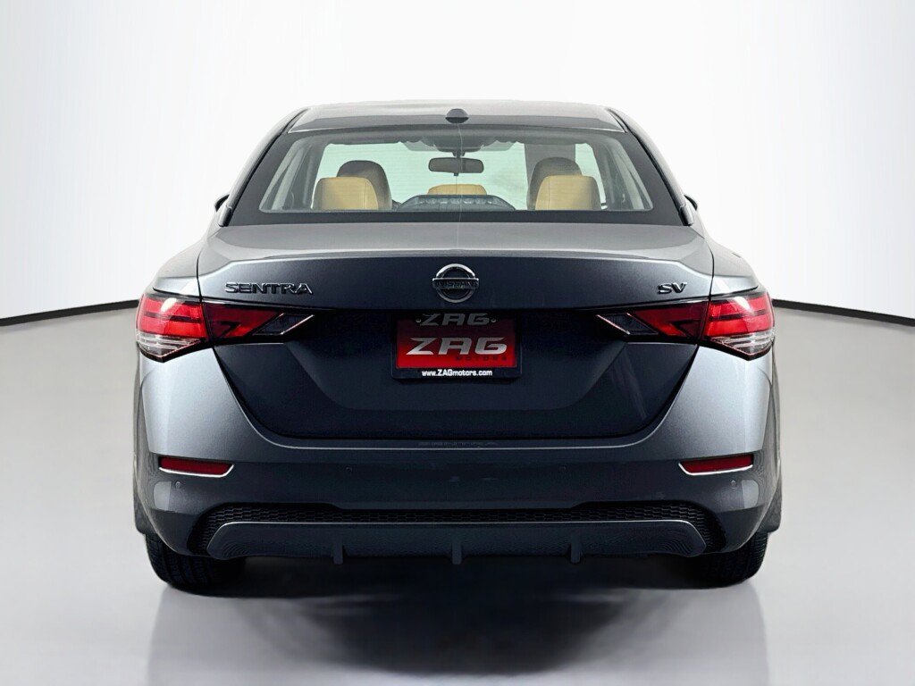 Used 2023 Nissan Sentra SV w/ SV Premium Package FWD image 4