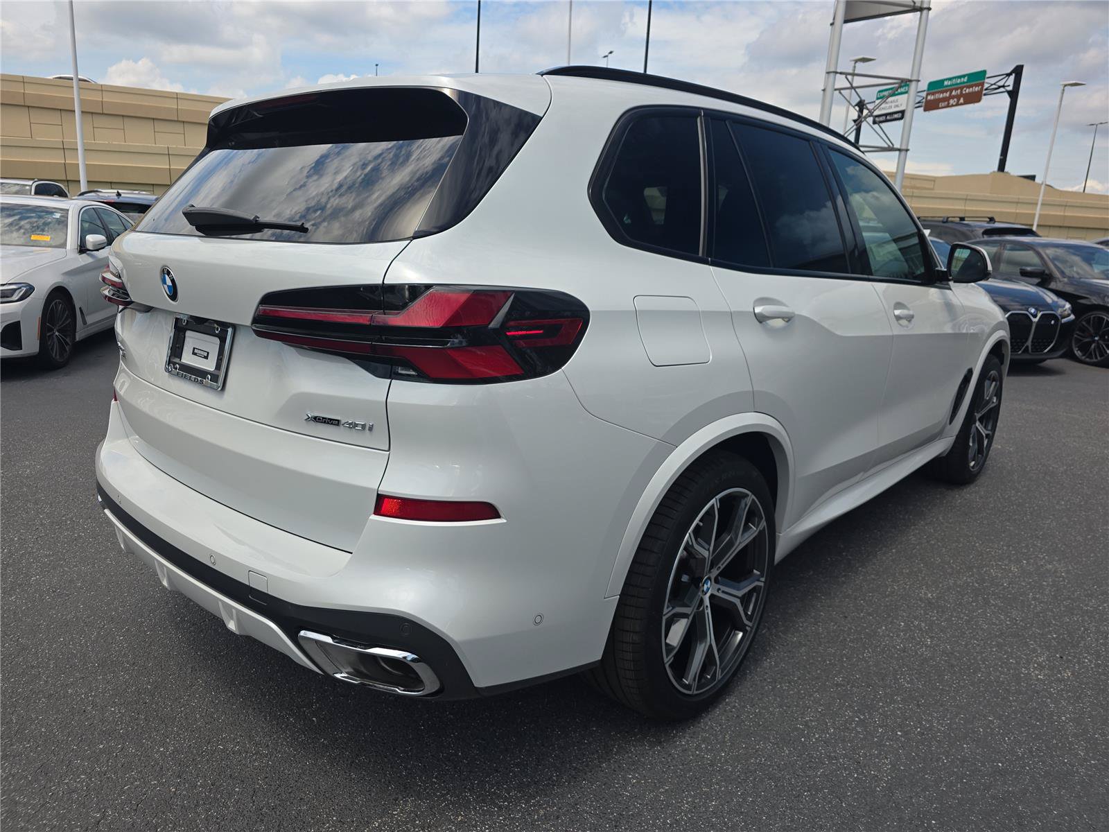 Certified 2024 BMW X5 xDrive40i w/ M Sport Package AWD/4WD image 3