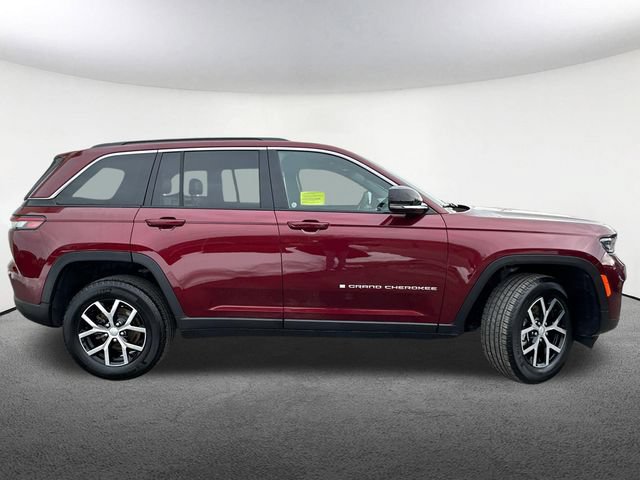 Used 2025 Jeep Grand Cherokee Limited AWD/4WD image 14